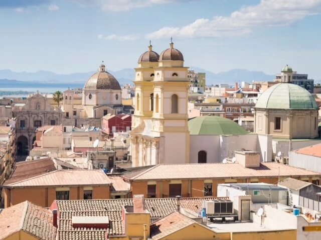 Nell'immagine, una vista della città di Cagliari.