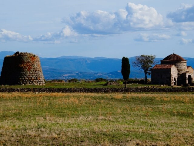 Nell'immagine, una vista della campagna sarda in autunno.